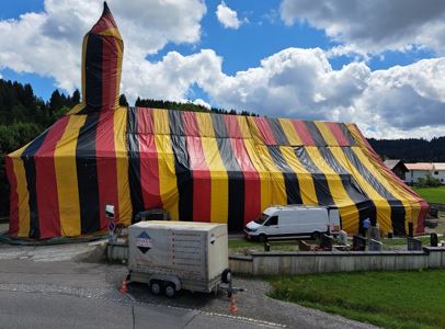 20250812kirchesibeingepackt0